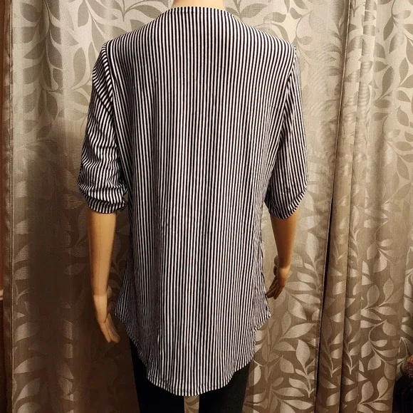 Striped Half Sleeve Top - Picture 4 of 12